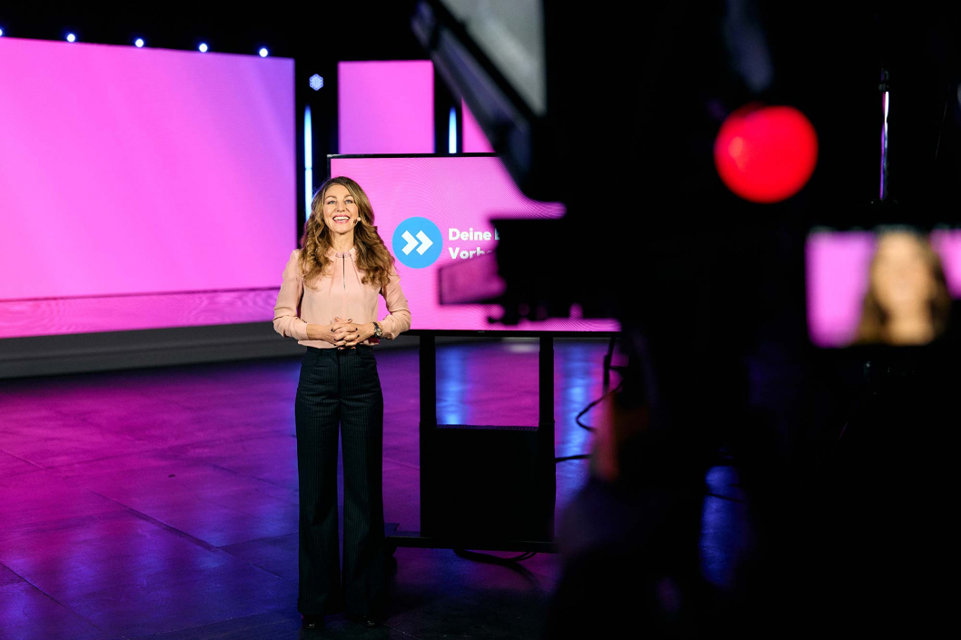 nadine-stage.jpg